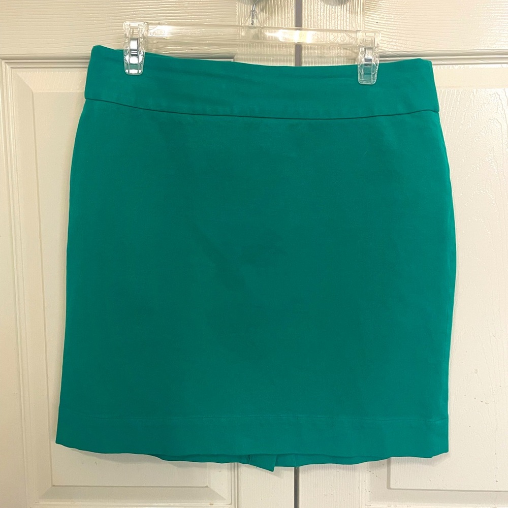 Classic Banana Republic pencil skirt in Kelly Green, Size 12